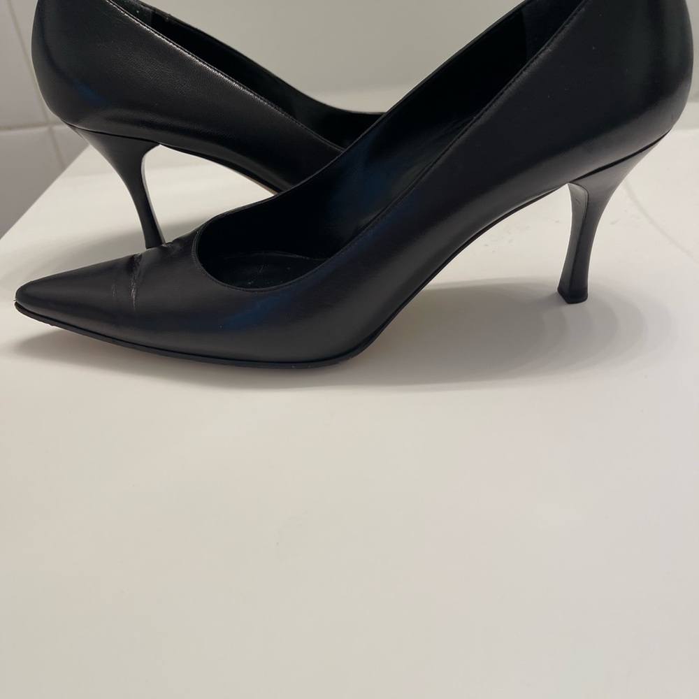 Gucci like new black leather pointy toe  heels